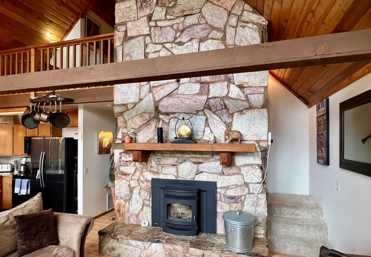 Cabin in Prescott - Pine Vista A-Frame - Prescott Cabin Rentals