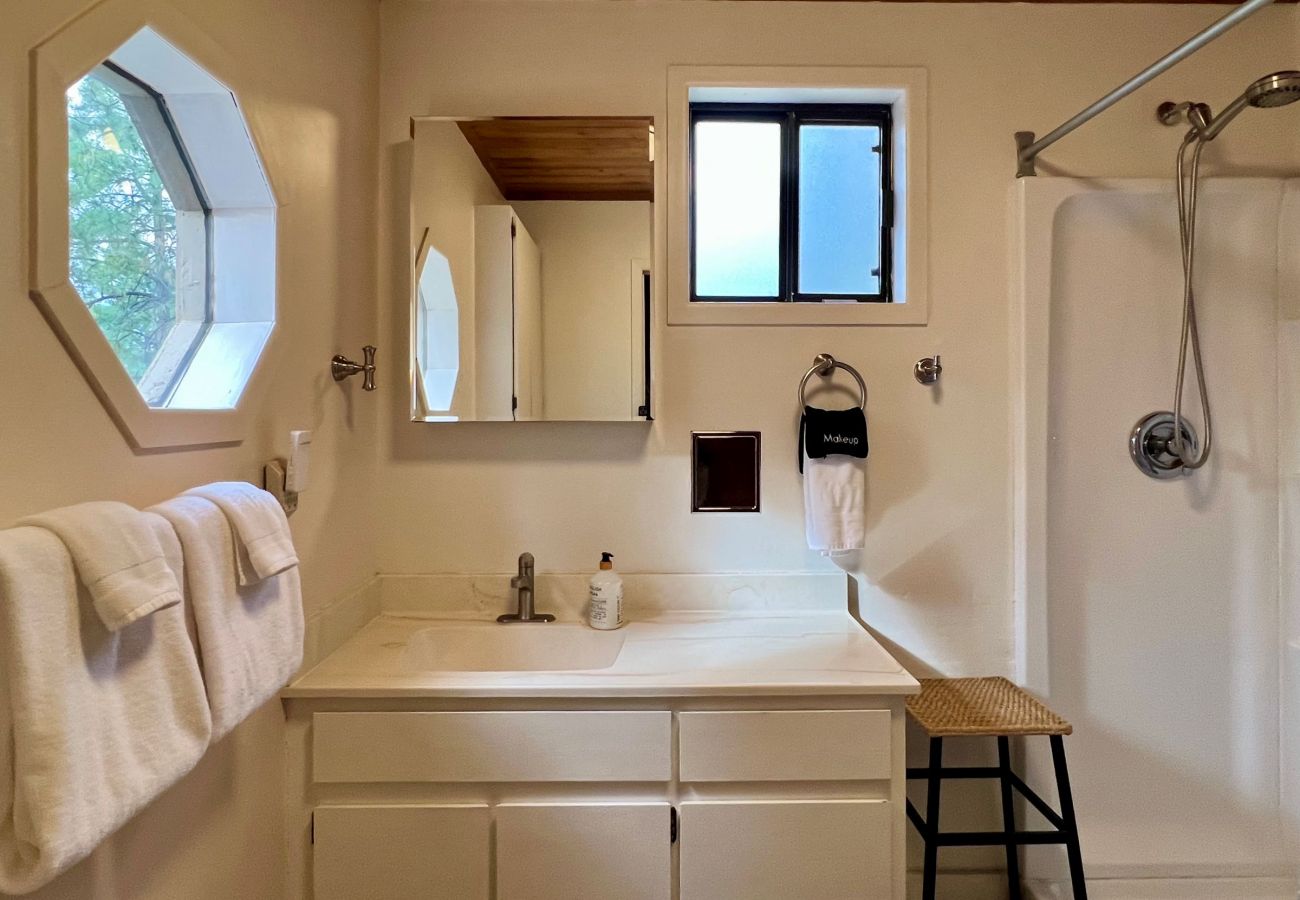 Cabin in Prescott - Pine Vista A-Frame - Prescott Cabin Rentals