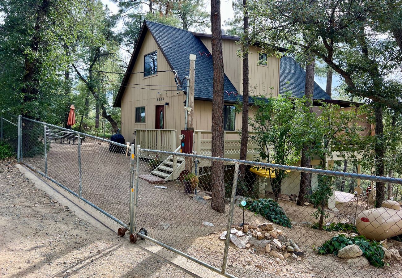 Cabin in Prescott - Pine Vista A-Frame - Prescott Cabin Rentals