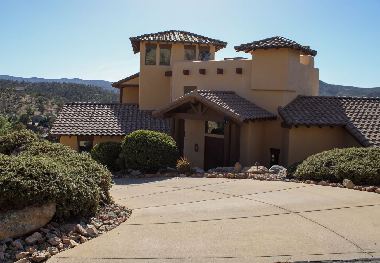 Chalet in Prescott - Summit Chateau Prescott Cabin Rentals