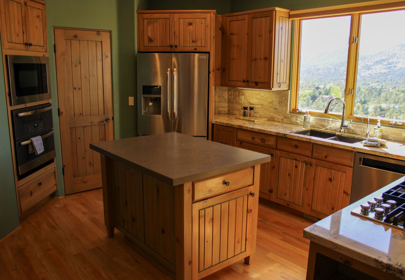 Chalet in Prescott - Summit Chateau Prescott Cabin Rentals