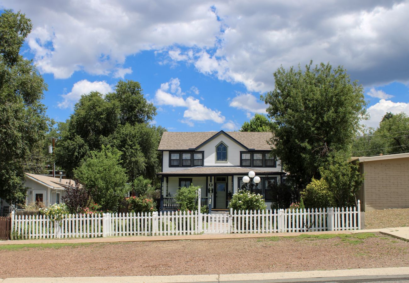 Cottage in Prescott - The Carrter House - Prescott Cabin Rentals