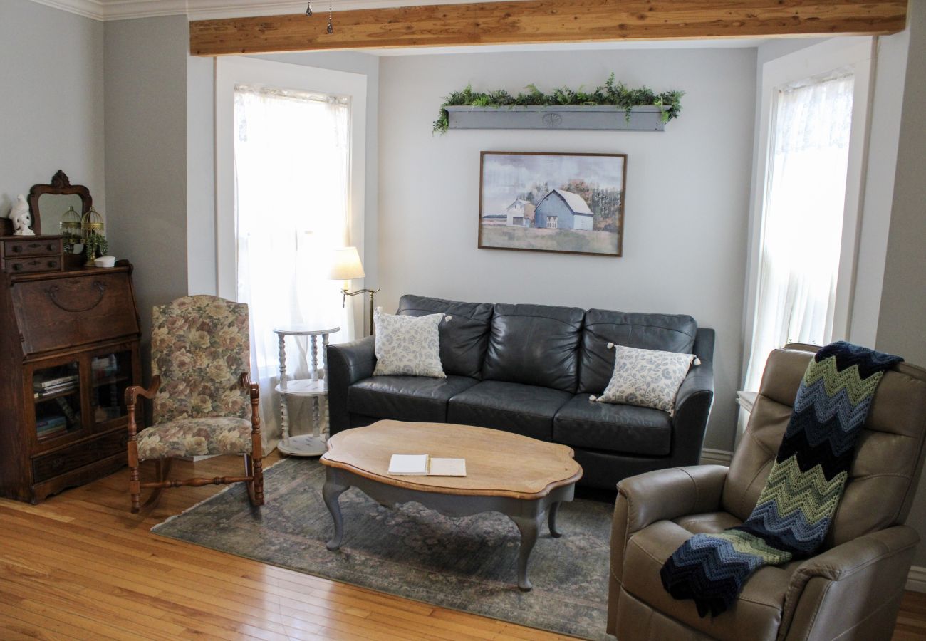 Cottage in Prescott - The Carrter House - Prescott Cabin Rentals