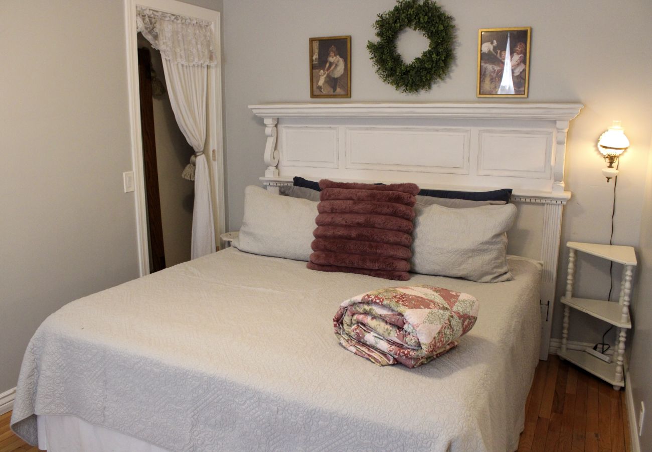 Cottage in Prescott - The Carrter House - Prescott Cabin Rentals