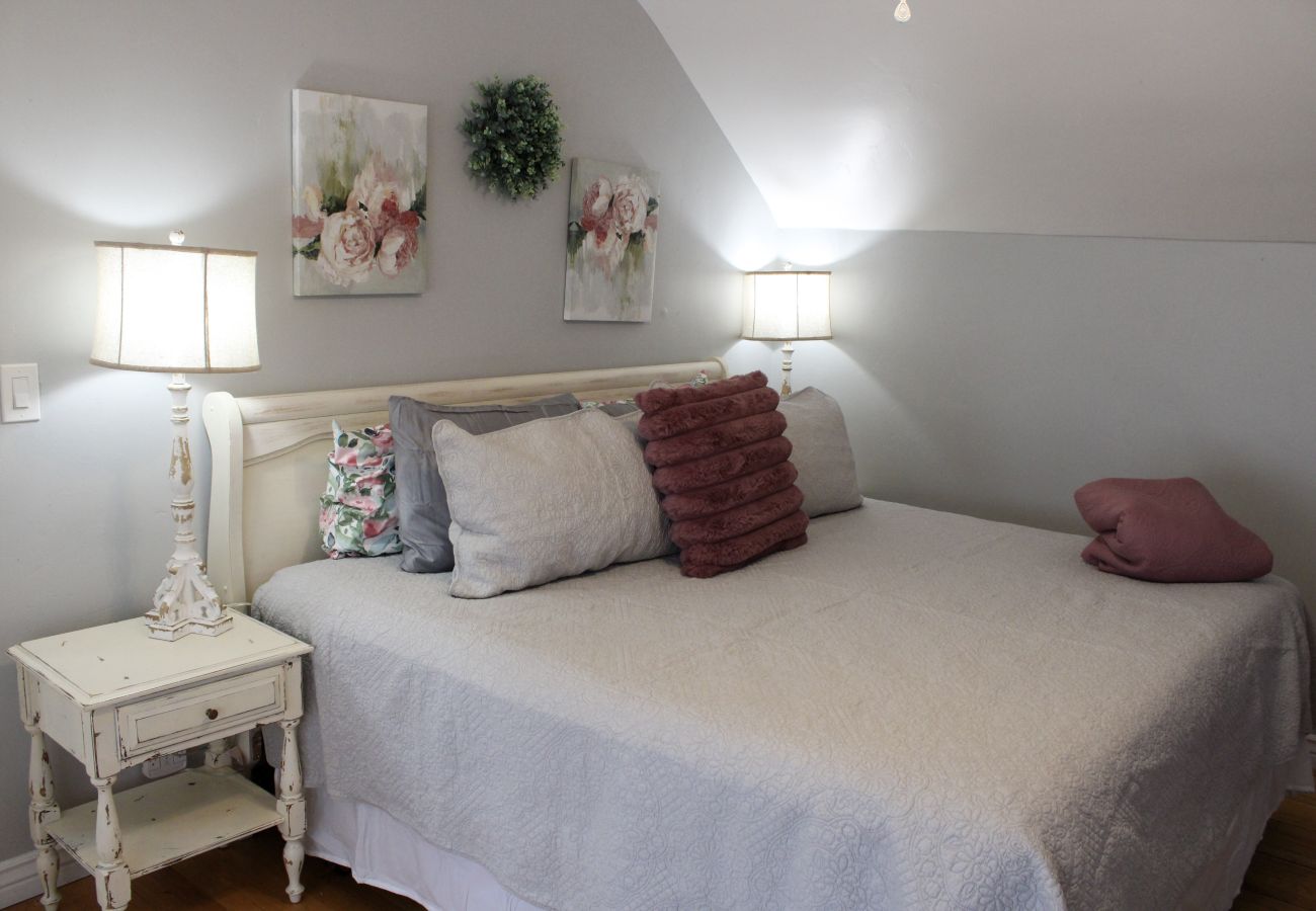 Cottage in Prescott - The Carrter House - Prescott Cabin Rentals