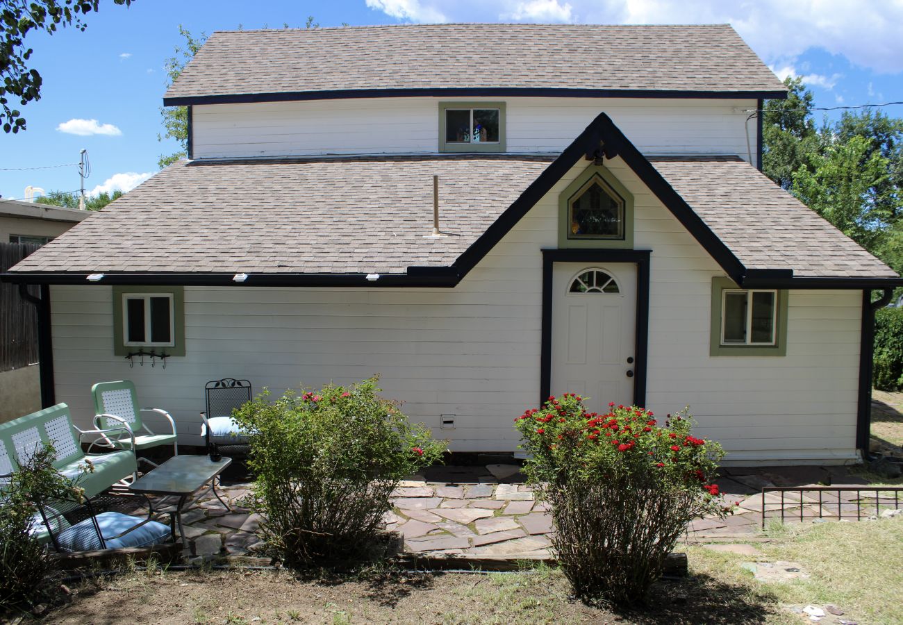 Cottage in Prescott - The Carrter House - Prescott Cabin Rentals