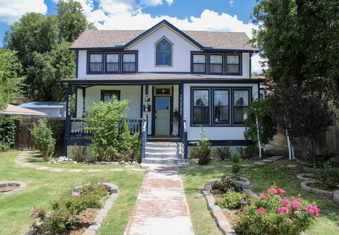 Cottage in Prescott - The Carrter House - Prescott Cabin Rentals