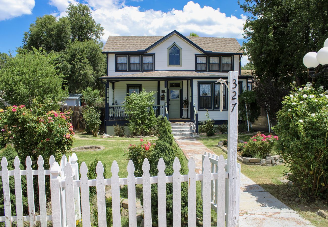 Cottage in Prescott - The Carrter House - Prescott Cabin Rentals